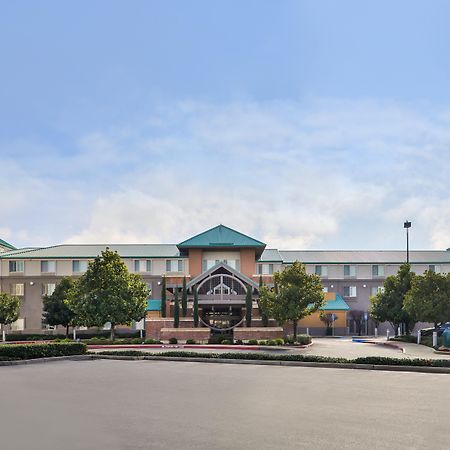 Holiday Inn Express & Suites Elk Grove Central - Hwy 99 By Ihg Exterior photo