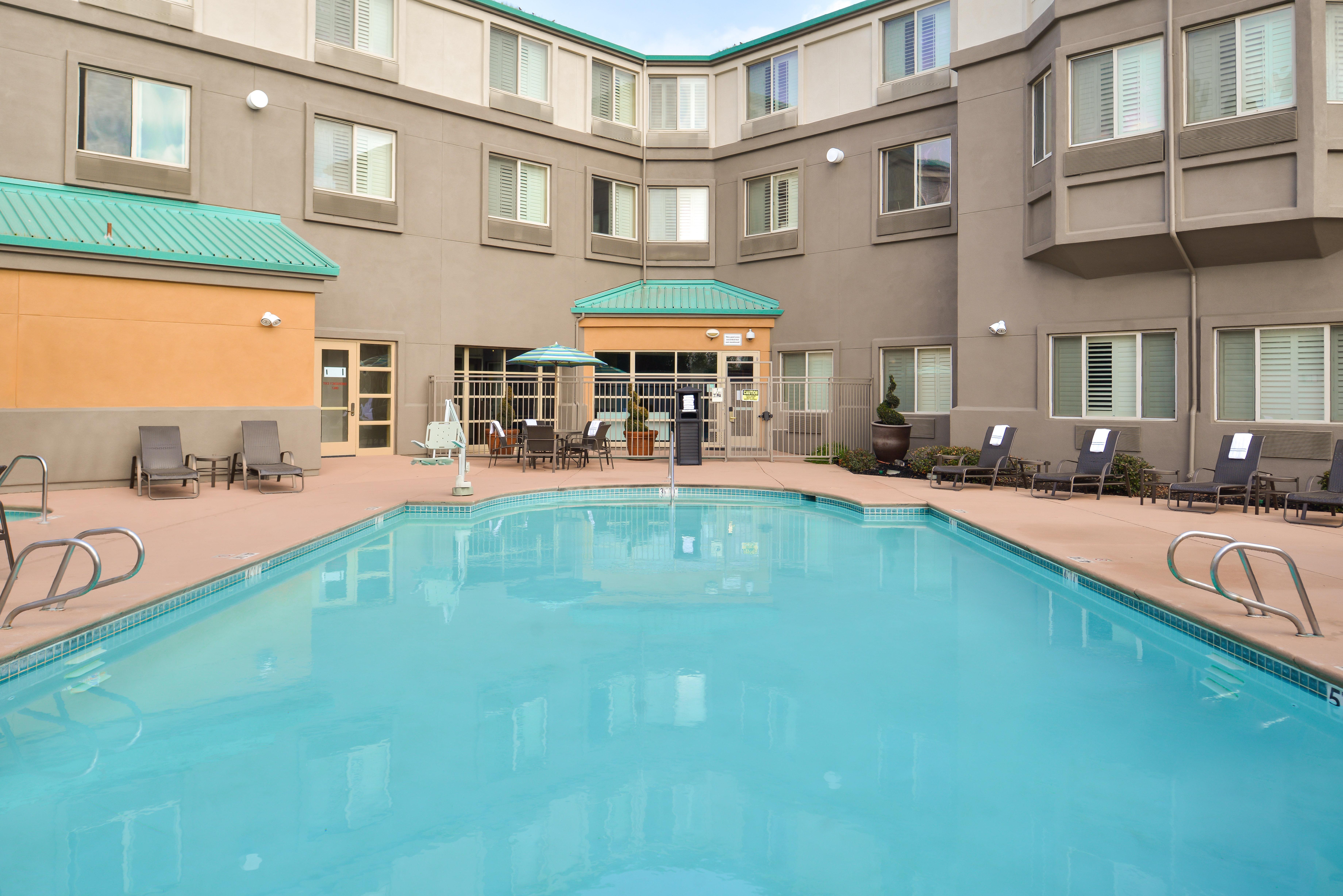 Holiday Inn Express & Suites Elk Grove Central - Hwy 99 By Ihg Exterior photo