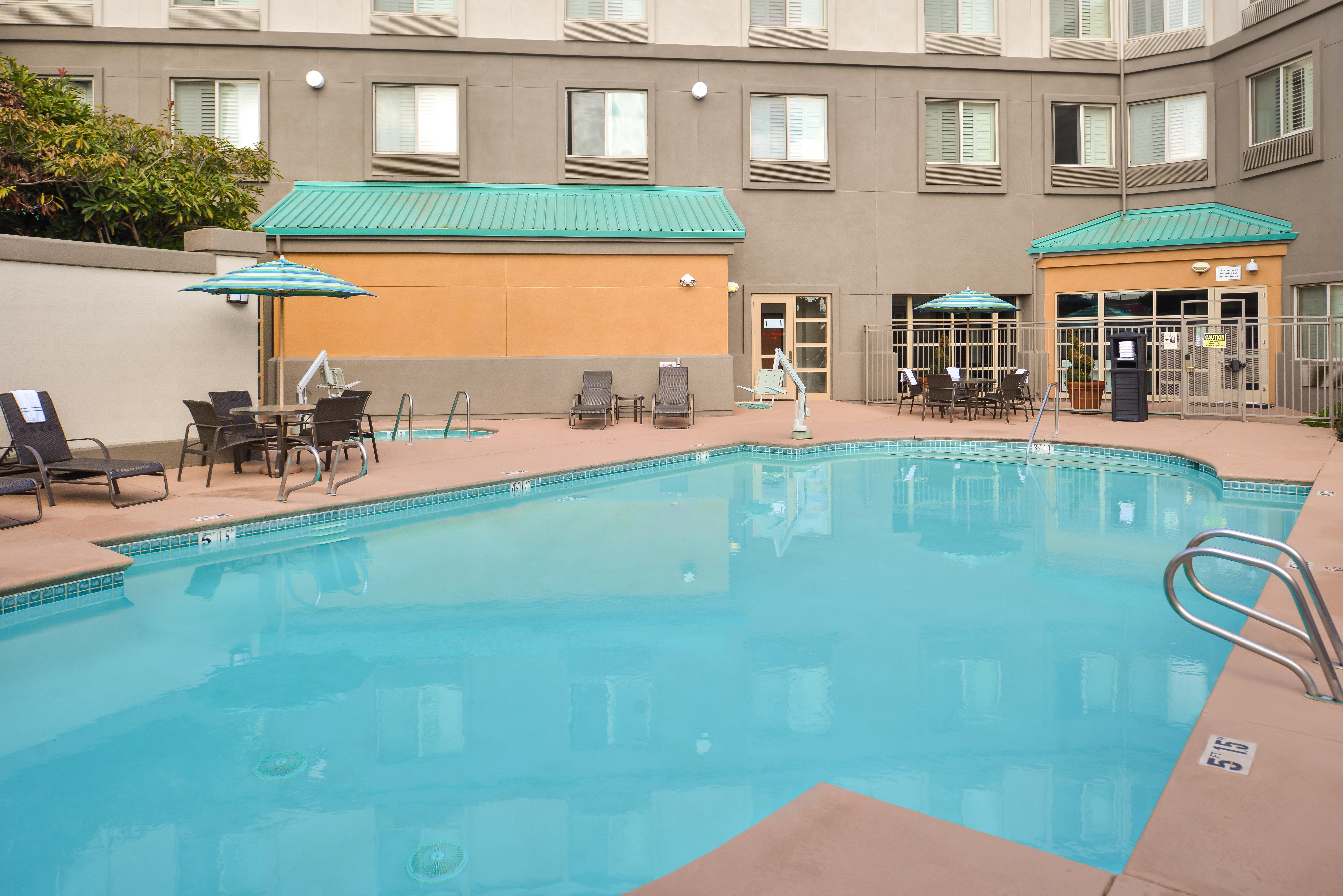 Holiday Inn Express & Suites Elk Grove Central - Hwy 99 By Ihg Exterior photo