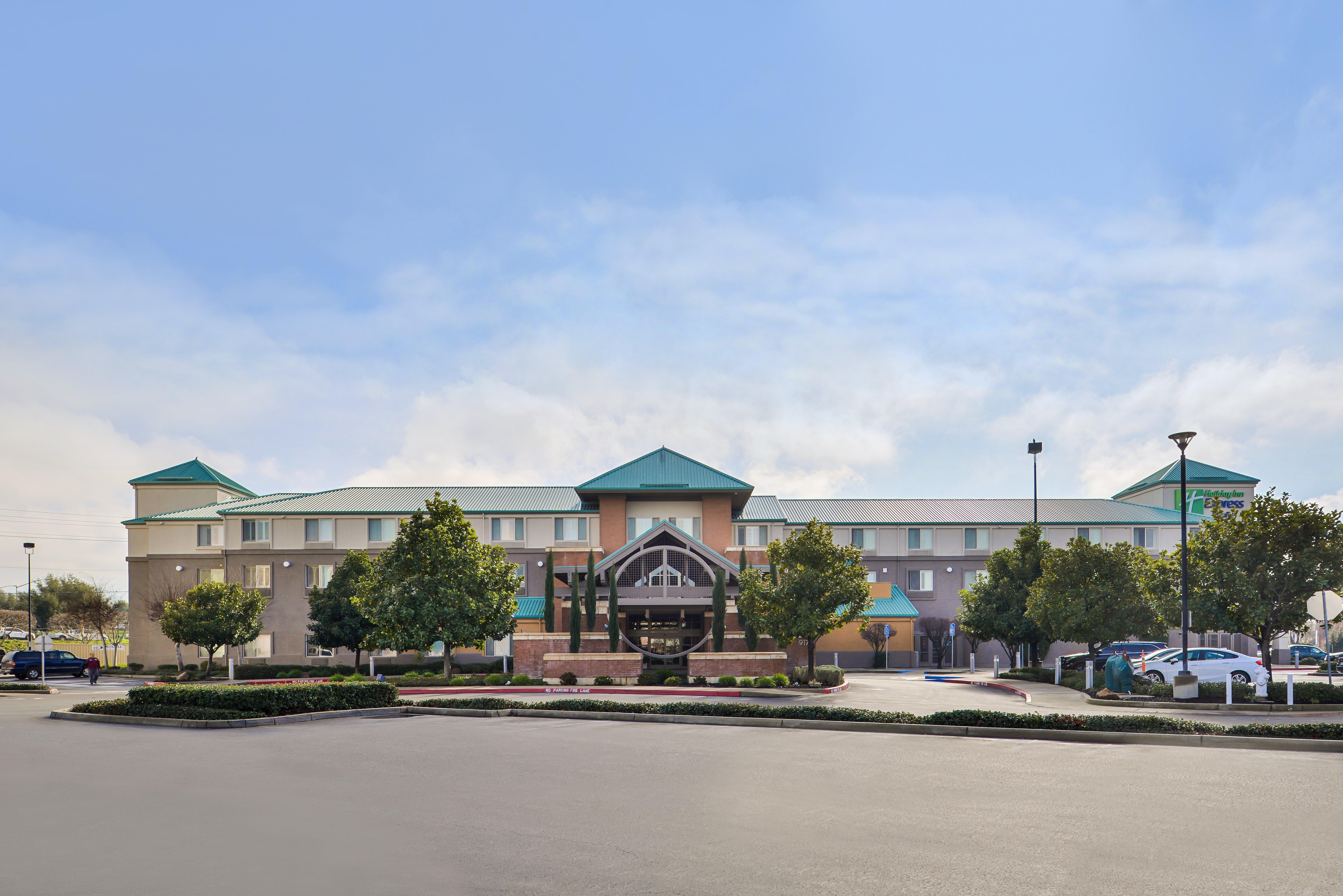 Holiday Inn Express & Suites Elk Grove Central - Hwy 99 By Ihg Exterior photo